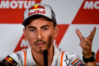 Lorenzo e Biaggi diventano leggende della MotoGp