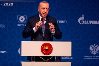 Tensione tra Erdogan e Haftar, Sarraj potrebbe disertare Berlino. L'Europa attende