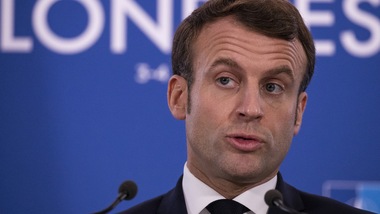 Parigi, tentato incendio alla brasserie amata da Macron: aperta un'inchiesta