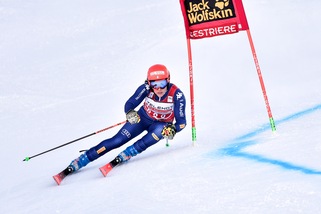 Brignone e Vlhova vincono alla pari al Sestriere: Shiffrin terza a un centesimo