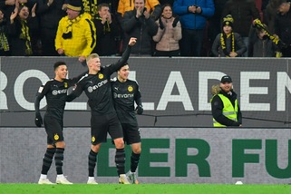 Haaland da sogno: tripletta e vittoria con il Dortmund. Il Lipsia vince e allunga