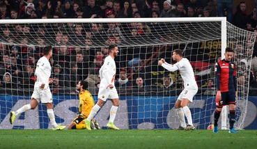 La Roma piega il Genoa a Marassi: 3-1 con errore di Perin