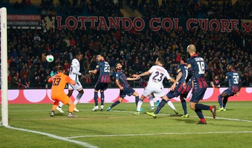 Il derby è del Crotone, decide Messias. Proteste Cosenza per un gol fantasma