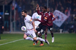 Salernitana-Cosenza 2-1: Ventura ride, Braglia piange