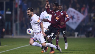 Salernitana-Cosenza 2-1: Ventura ride, Braglia piange