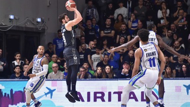 Gentile piega Sassarri, la Virtus Bologna supera Venezia e allunga