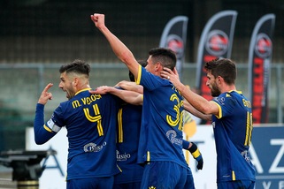 Udogie firma col Verona il primo contratto da professionista