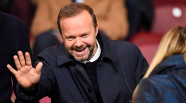 Manchester United: tifosi furiosi, fumogeni contro la villa del vicepresidente