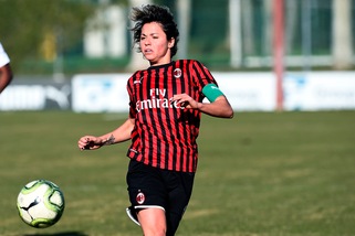 Il Milan vince il recupero con la Pink Bari ed è secondo, ma la Juve resta a +8