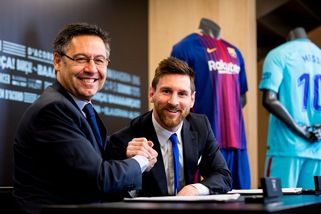 RAC1: "Barcellona, Abidal convocato da Bartomeu dopo lo sfogo di Messi"