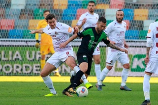 Pordenone, il 2-2 col Livorno costa caro: Crotone e Frosinone secondi