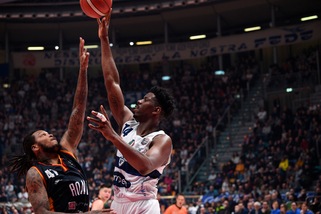 Vince la Fortitudo Bologna: 95-92 alla Virtus Roma