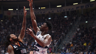 Vince la Fortitudo Bologna: 95-92 alla Virtus Roma