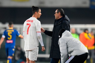 Folle Juve a Verona, non basta Ronaldo record. Pazzini la stende su rigore