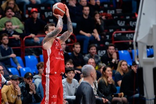 Milano vince allo scadere con Cremona. Ok anche Brindisi e Brescia