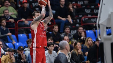 Milano vince allo scadere con Cremona. Ok anche Brindisi e Brescia