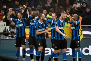 Inter-Milan 4-2: rimonta pazzesca chiusa da Lukaku. Ora Conte è in vetta con la Juve