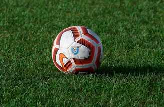 Insulti e testa mozza di un animale al ds del Taranto De Santis