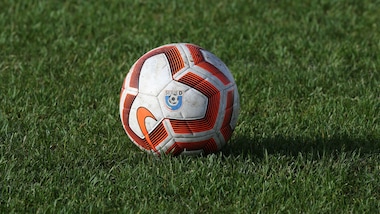 Insulti e testa mozza di un animale al ds del Taranto De Santis