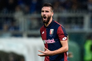 Cagliari, Pavoletti: "Mi sono fatto male a cena: nessuna scazzottata"