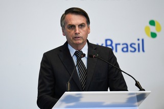 Bolsonaro: "Amazzonia? Greenpeace è spazzatura". E che stoccata al Papa!
