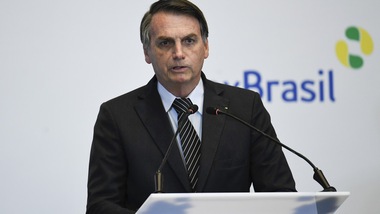 Bolsonaro: "Amazzonia? Greenpeace è spazzatura". E che stoccata al Papa!