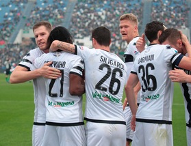 Coronavirus, i tesserati del Parma si riducono gli stipendi