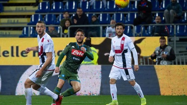 Cagliari-Napoli 0-1: magia di Mertens, Gattuso vede l'Europa