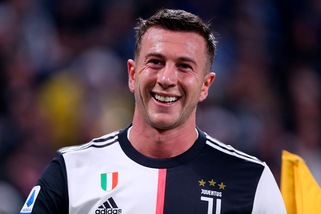 Juve, Bernardeschi fa felici i bambini di Carrara