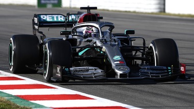 Test Barcellona, giallo sul volante mobile alla Mercedes: per Fia è regolare