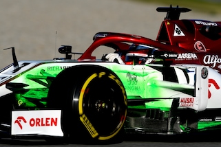 Test Barcellona, brilla Raikkonen. Vettel debutta con un sesto posto