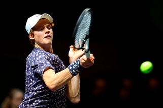 Sinner show per un set poi il crollo, Medvedev avanza a Marsiglia