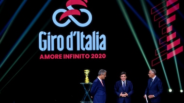 Giro d'Italia, passaggio sul Ponte delle Catene nella prima tappa