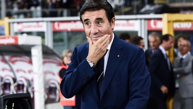 Due striscioni della curva Maratona al Fila:  "Cairo, è un'agonia: te ne devi andare"