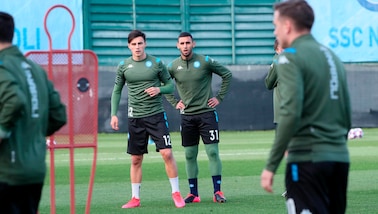 Napoli, Elmas torna in gruppo. Meret a mezzo servizio