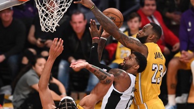 Nba, LeBron James inarrestabile. Vincono i Bucks, Gallinari trascina i Thunder