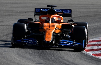 F1, Sainz strizza l’occhio alla Ferrari: "Bello essere accostato alla Rossa"