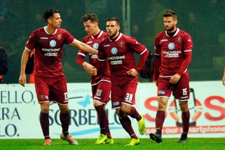 Serie C, Catanzaro-Reggina 0-1: decide Rivas. Ternana-Bari 2-2