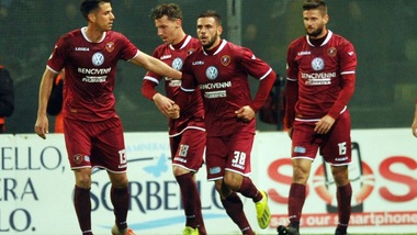 Serie C, Catanzaro-Reggina 0-1: decide Rivas. Ternana-Bari 2-2