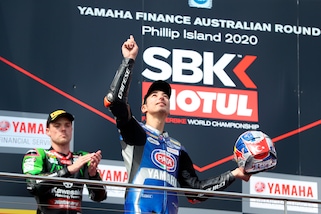 SBK, Toprak Razgatlioglu trionfa in gara-1 a Phillip Island, Lowes 2°