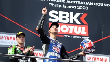 SBK, Toprak Razgatlioglu trionfa in gara-1 a Phillip Island, Lowes 2°