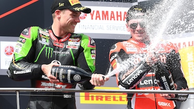 Superbike: Lowes vince gara-2 a Phillip Island, battuto Rea