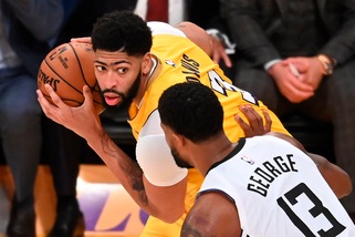 Coronavirus, la Nba consiglia di non "dare il cinque" ai tifosi