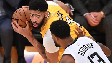 Coronavirus, la Nba consiglia di non "dare il cinque" ai tifosi