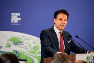 Coronavirus, chiuse le scuole. Azzolina puntualizza: "Nessuna decisione"