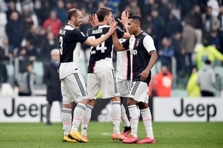 Ecco le 21 regole per i calciatori: nessun contatto con i tifosi