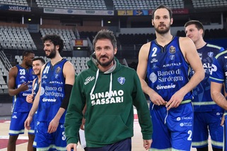Trieste asfalta Pistoia con un super Jones, Sassari vince a Roma