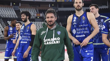 Trieste asfalta Pistoia con un super Jones, Sassari vince a Roma