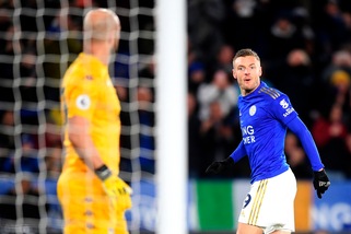 Leicester-Aston Villa 4-0, doppiette di Vardy e Barnes