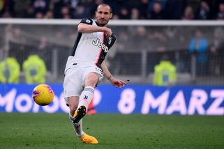 Chiellini dona la sua maglia in beneficenza per l'asta Stelle nello Sport